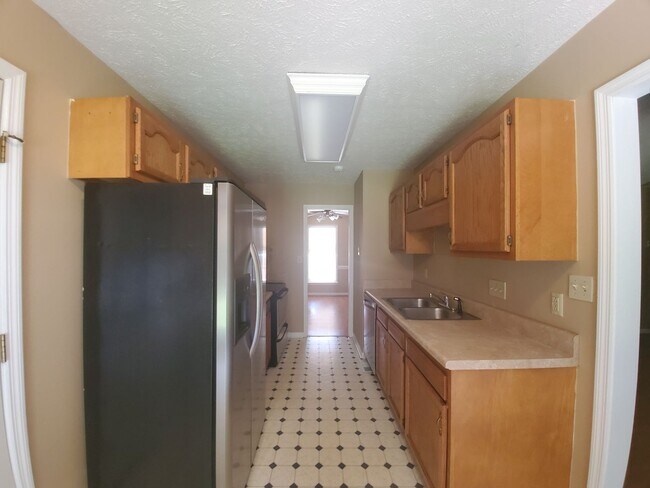 Building Photo - 5090 Summer Ridge Rd