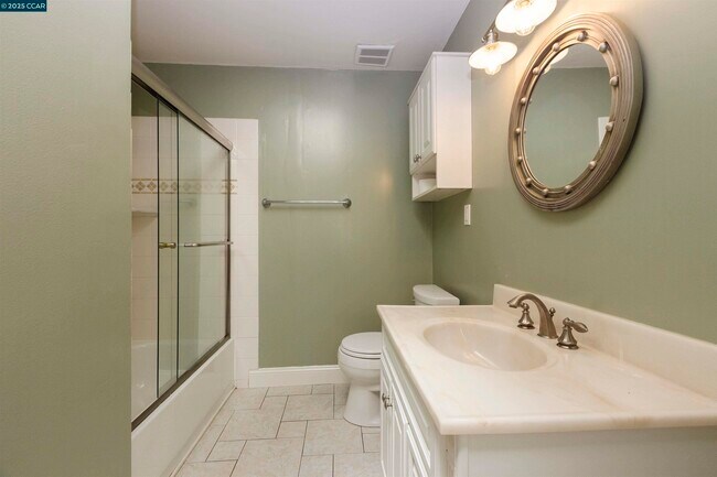 Building Photo - 409 Soule Ave