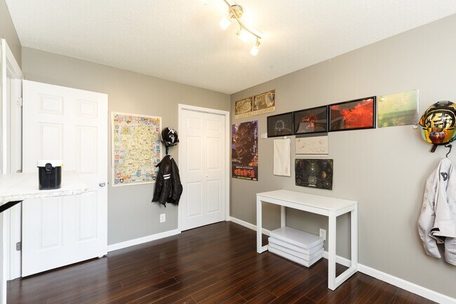 Building Photo - 905 Preston Ct