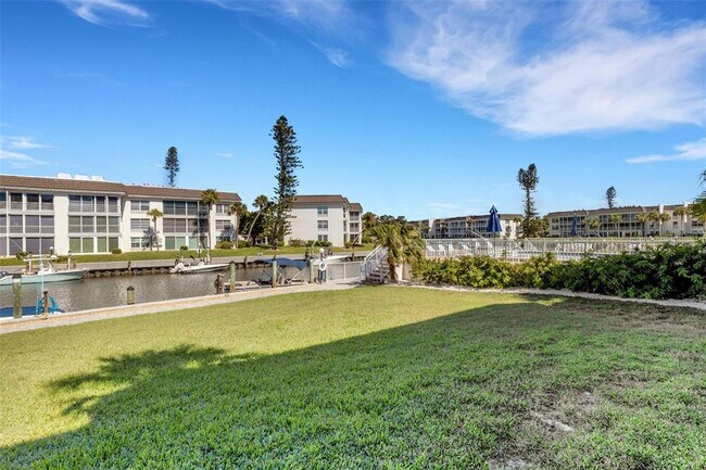 Building Photo - 4360 Chatham Dr