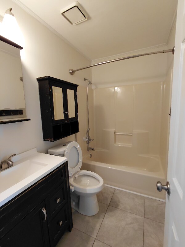 Building Photo - 211 Crakston Ct