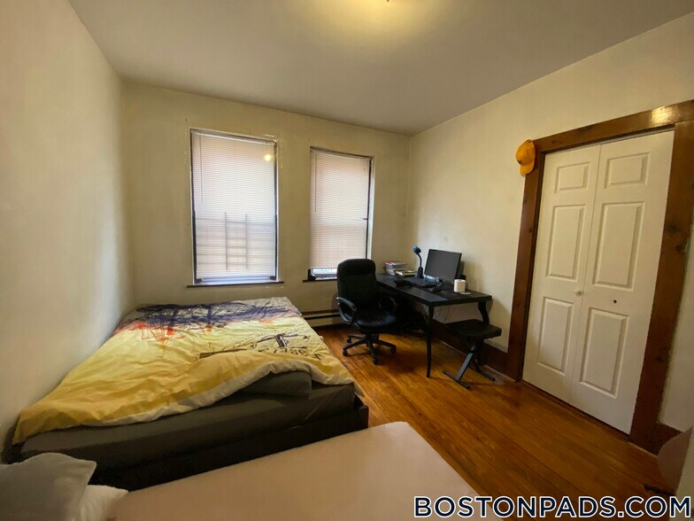 Building Photo - 4.5 Centre St