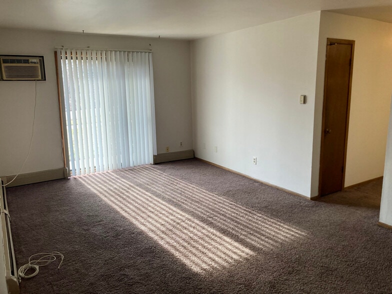 Building Photo - 10628 W Bobolink Ave