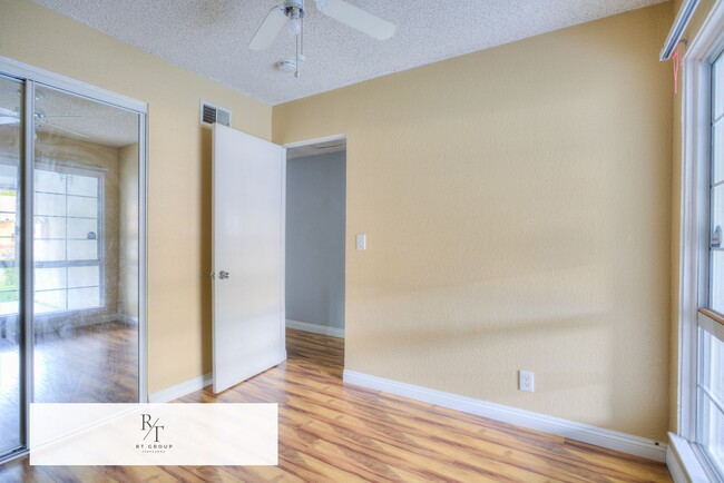 Building Photo - Welcome to Your Stylish Diamond Bar Home!