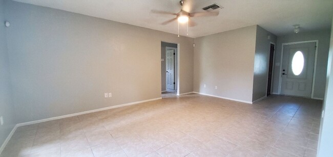 Building Photo - 2-Bedroom, 2-Bathroom Home, Orlando/Waterf...