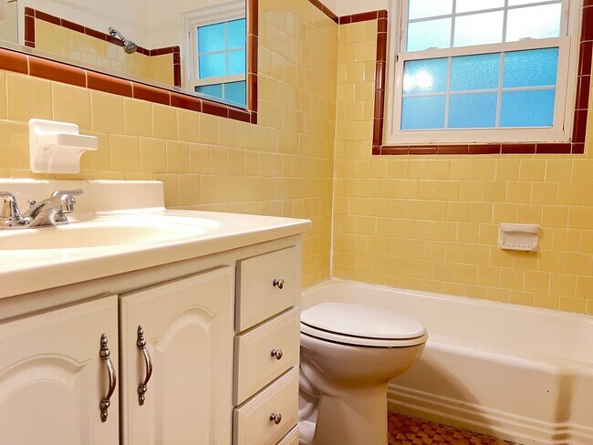Building Photo - W/D included - 1BR Piedmont Park!