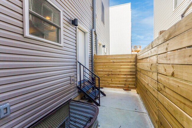Building Photo - 1407 N 8th St