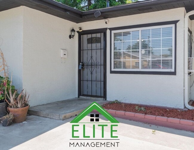 Building Photo - Charming Updated Home in Convenient Sacram...