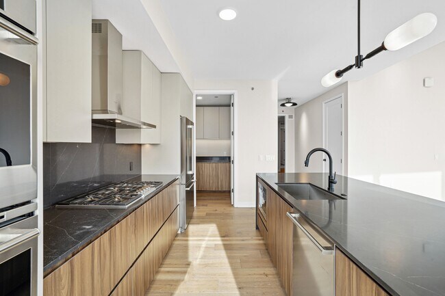 Building Photo - 1114 W Carroll Ave