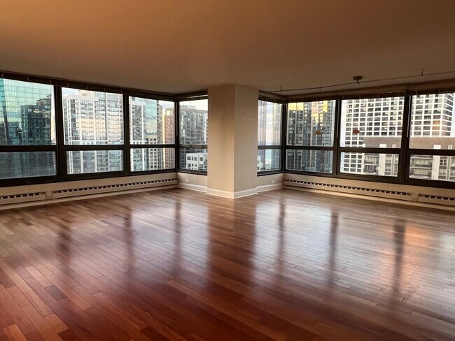 Building Photo - 360 E Randolph St