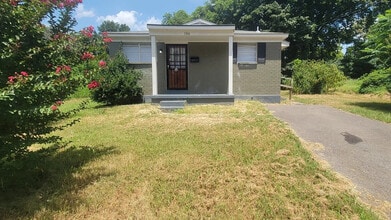 Building Photo - 186 W Davant Ave