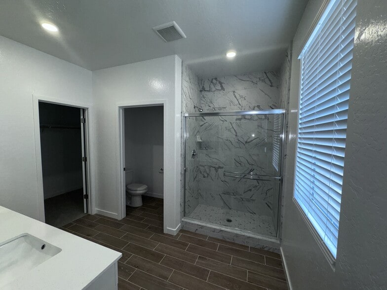 Building Photo - 1808 Mohave Rd S