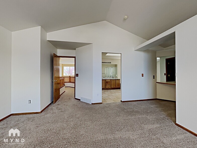 Building Photo - 5839 Instone Cir