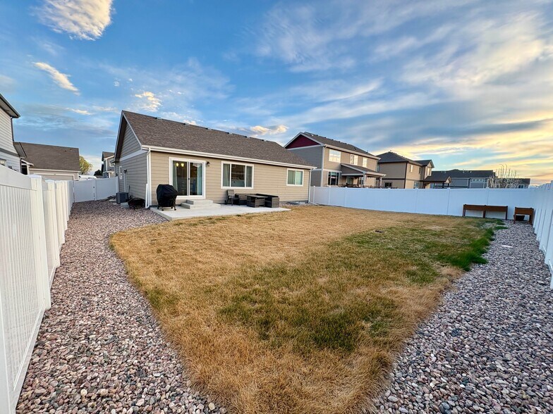 Building Photo - 916 Greenbrook Dr