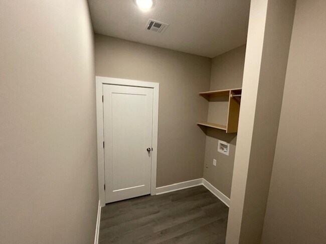 Building Photo - 9376/78 E Wassall