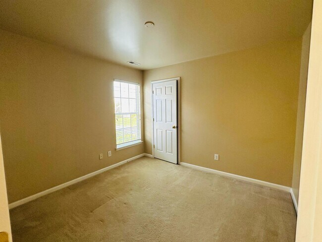 Building Photo - 9452 Willow Tree Ln