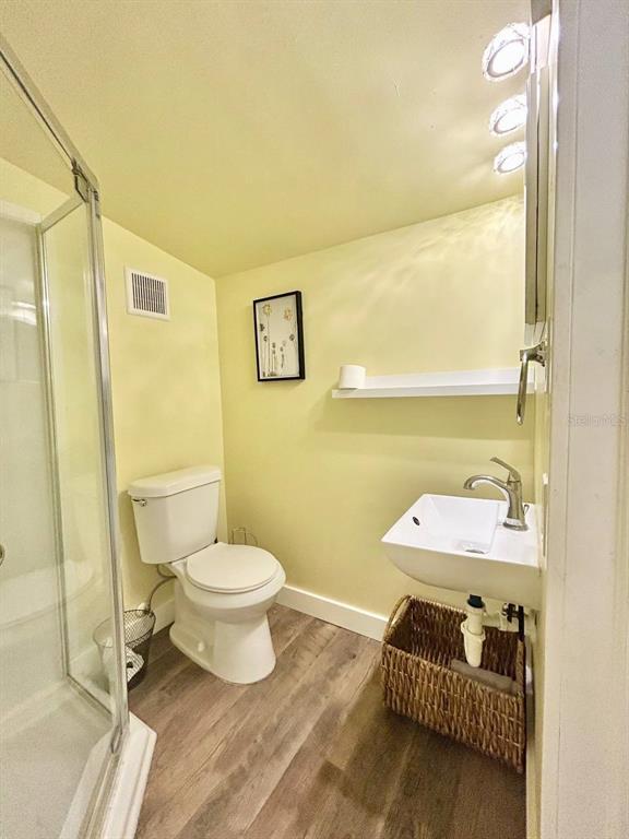 Building Photo - 1216 E Chelsea St