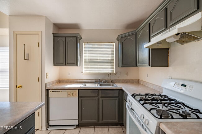 Building Photo - 2212 Tierra De Oro Way