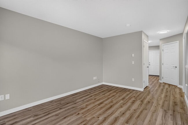 Building Photo - 18055 SE Bluff Rd