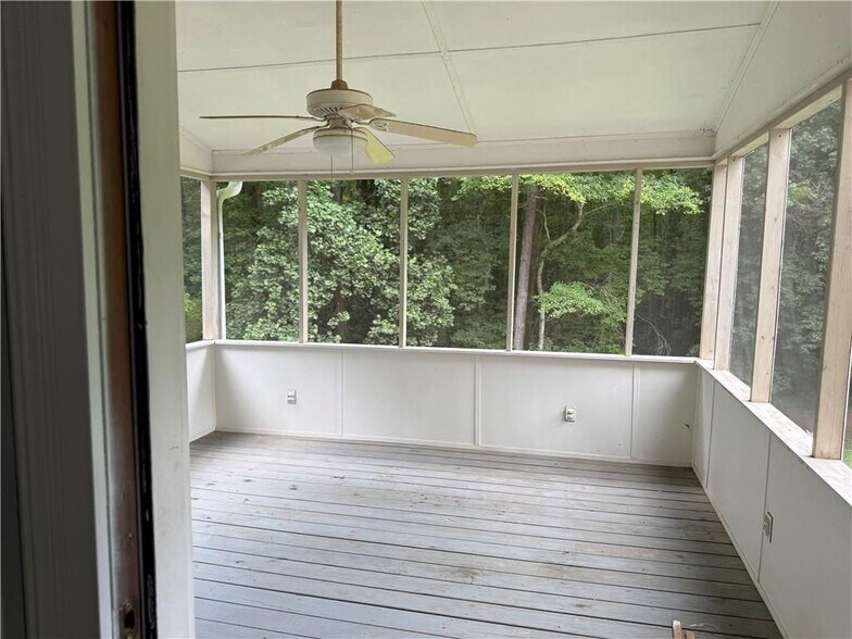 Building Photo - 12265 King Cir