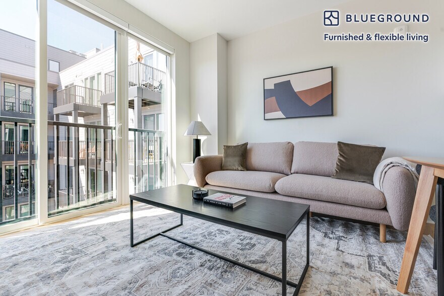 Primary Photo - 60 I St SW