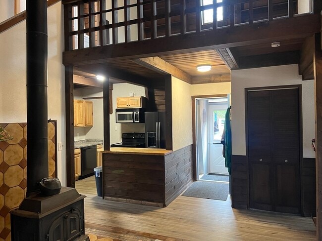 Building Photo - 888 Salem St