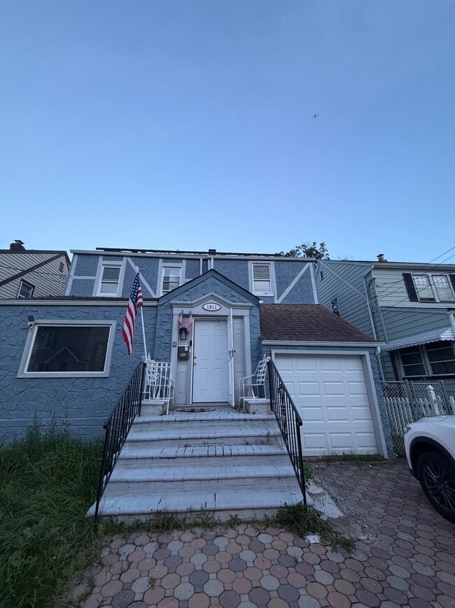 Building Photo - 1611 Bayview Ave