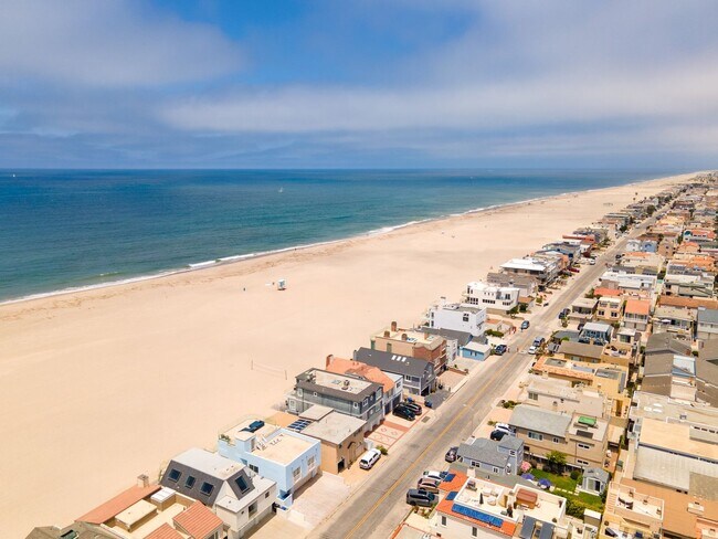 Building Photo - 3525 Ocean Dr