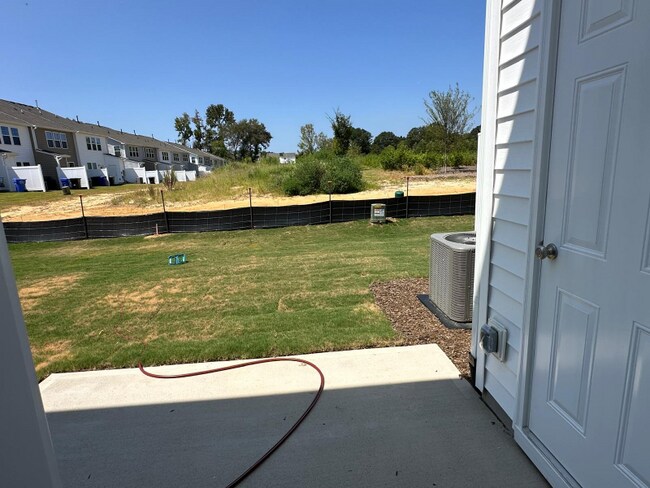 Building Photo - 96 Hyacinth Ln