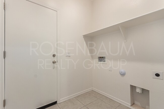 Building Photo - 47662 W Mellen Ln