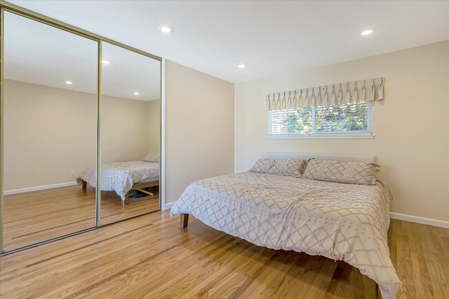 Building Photo - Available for July 1st Move In