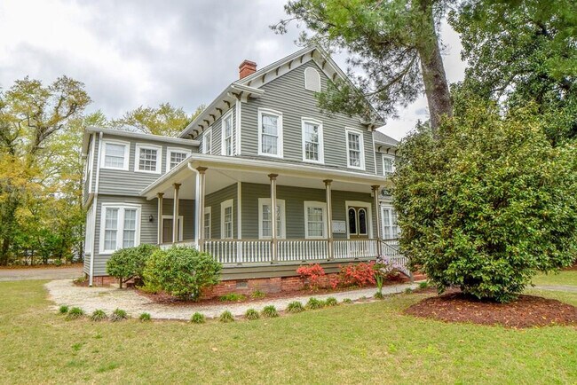 Building Photo - 105 Florence St NW