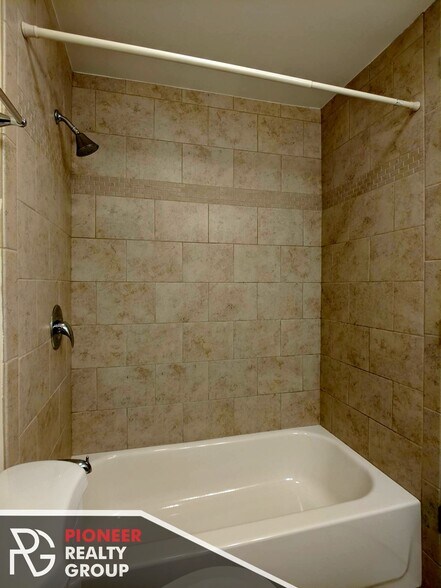 Building Photo - 563 W Arlington Pl