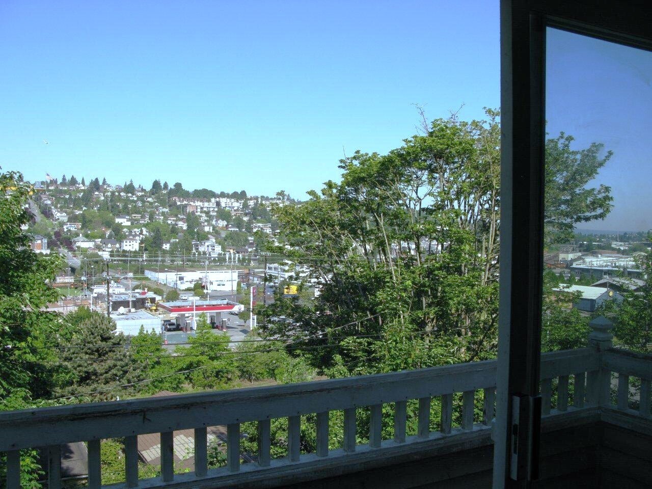 Building Photo - 3043 14th Ave W