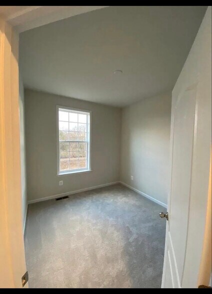 Building Photo - 3011 Osprey Way N