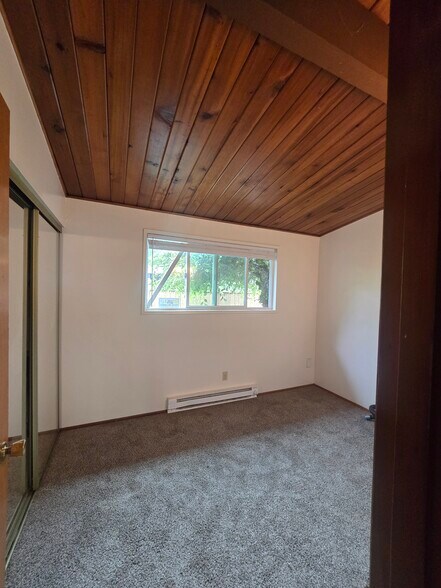 Building Photo - 2530 SE 170th Ave