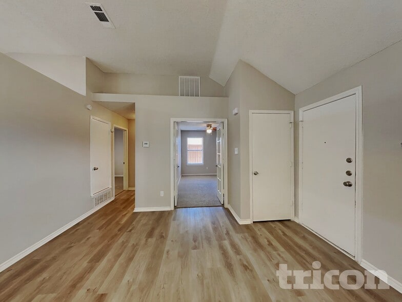 Building Photo - 1414 Glenwillow Dr