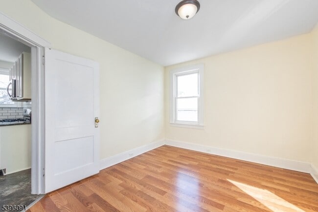 Building Photo - 11 Lewis St