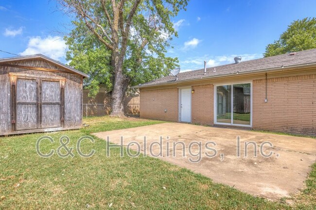 Building Photo - 20154 E 3rd St