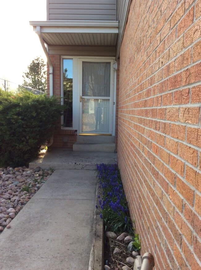 Building Photo - 3 Bedroom, 2 Bath Townhouse with Attached Garage in Desirable Lafayette, CO!