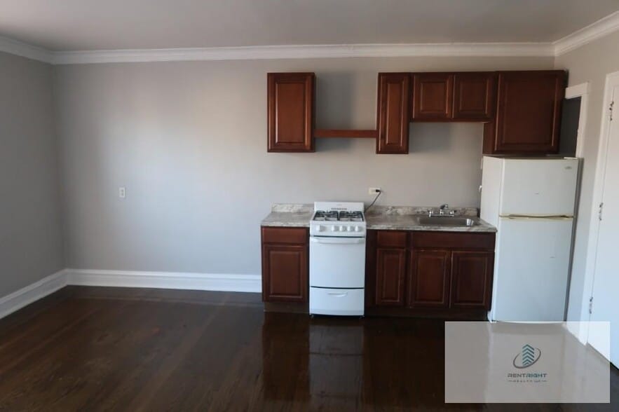 Building Photo - 1712 W Albion Ave