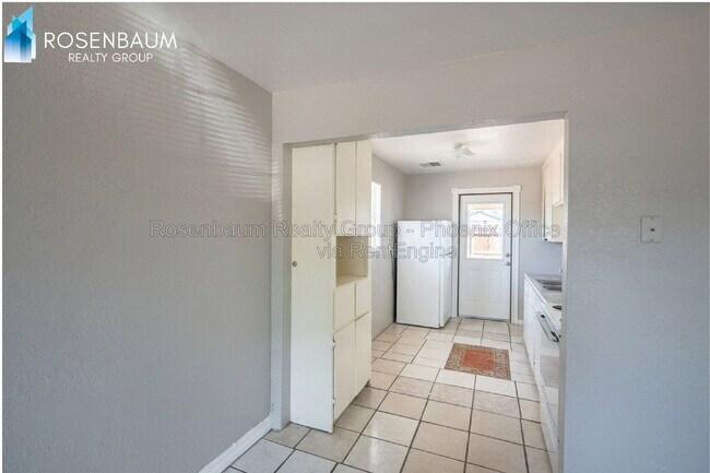 Building Photo - 322 S Allen