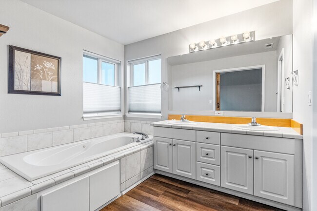 Building Photo - 2851 Cleveland Ave NW