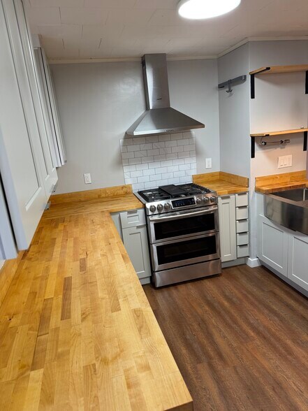 Building Photo - 15 Essex St