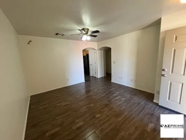 Building Photo - Light and bright 3bd/2ba