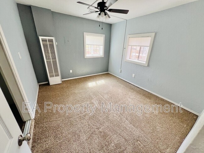 Building Photo - 1402 Phoenix Ave NW