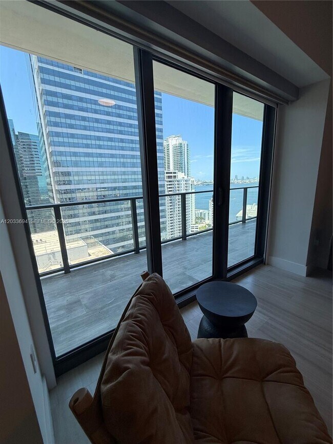 Building Photo - 1451 Brickell Ave