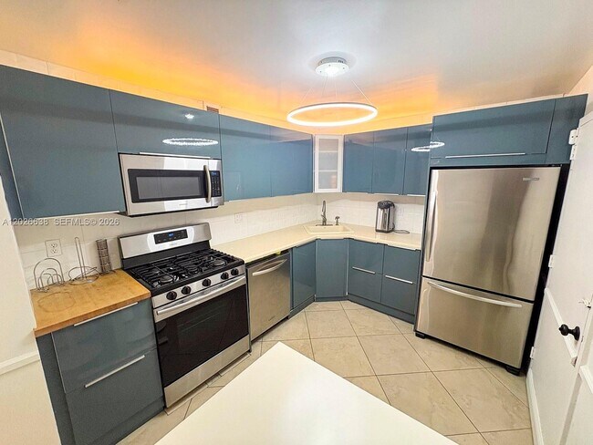 Building Photo - 2030 S Ocean Dr