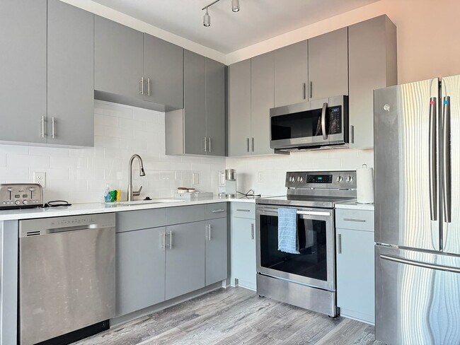 Building Photo - 542 Boulevard NE