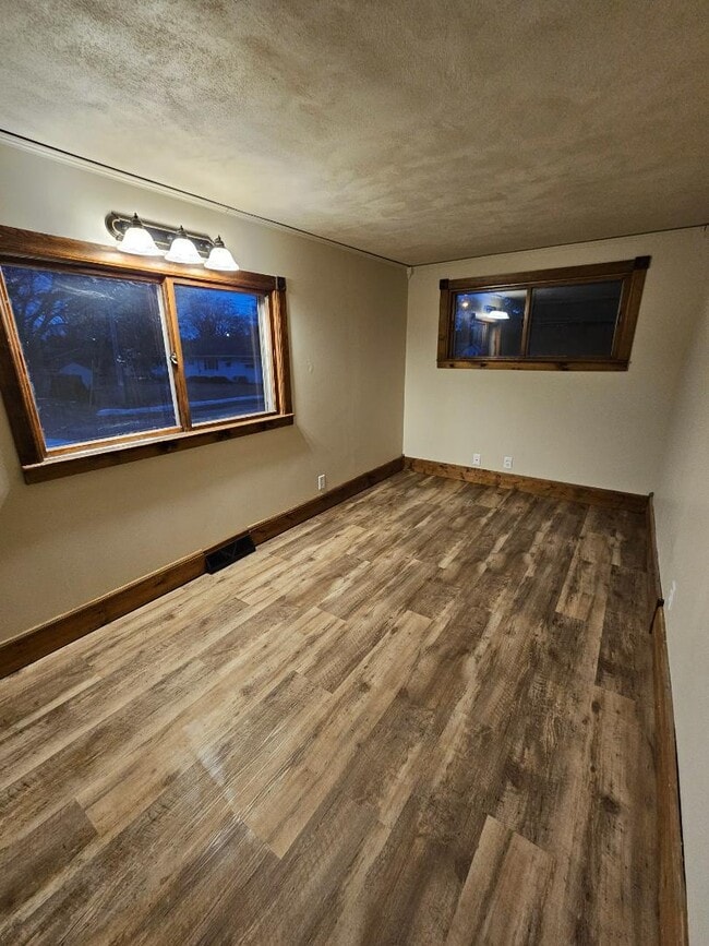 Building Photo - 316 E Walnut St